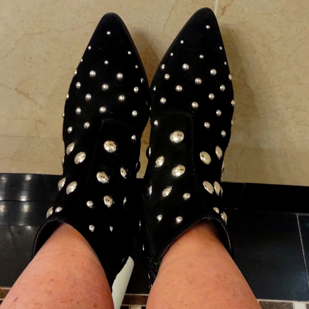 🌺💓🌷🌷sz 8 KENNETH COLE 100%suede BOOTIES SILVER GROMMETS ALL INTACT.BRAUTIFU!